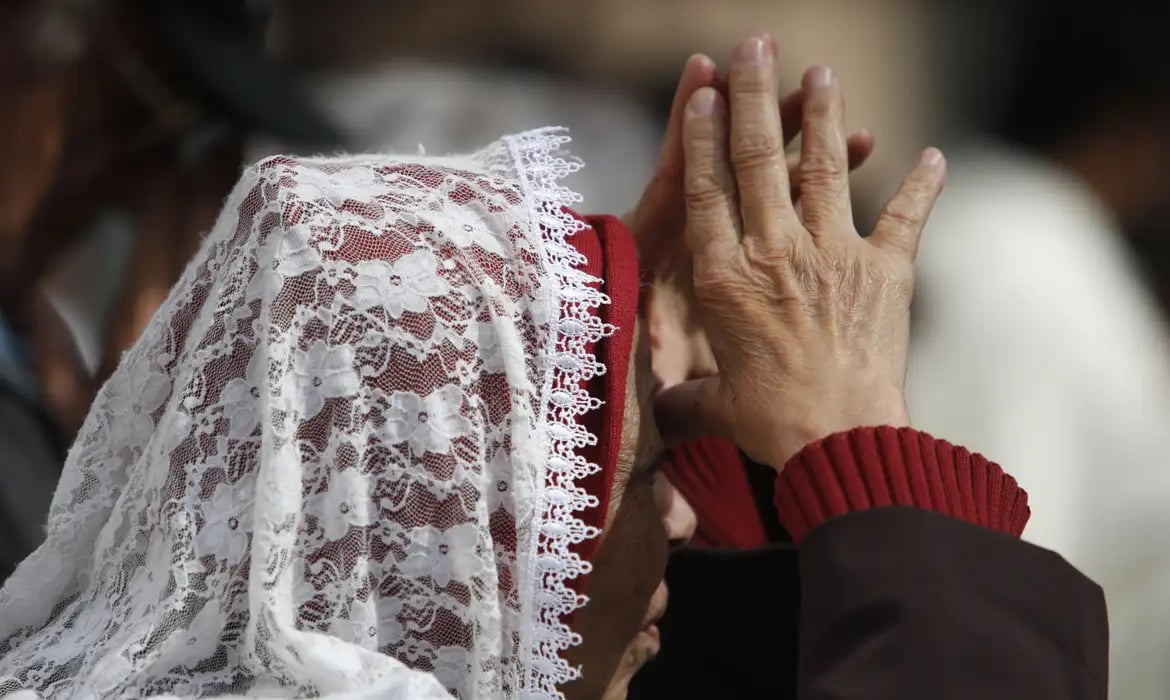 Censo 2022: número de católicos cai, enquanto evangélicos avançam