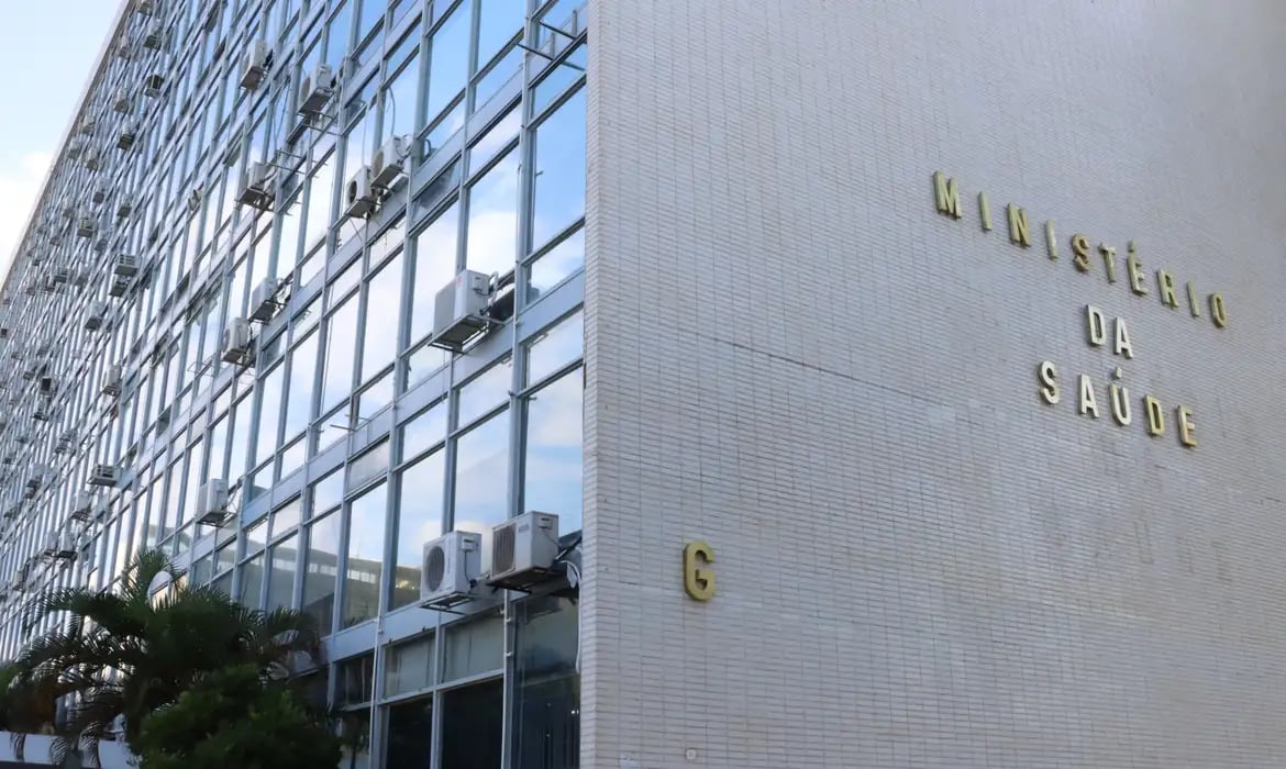 Saúde anuncia retomada de obras em 290 municípios